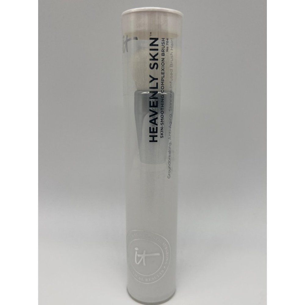 It Cosmetics Heavenly Skin-Smoothing Complexion Brush No 704